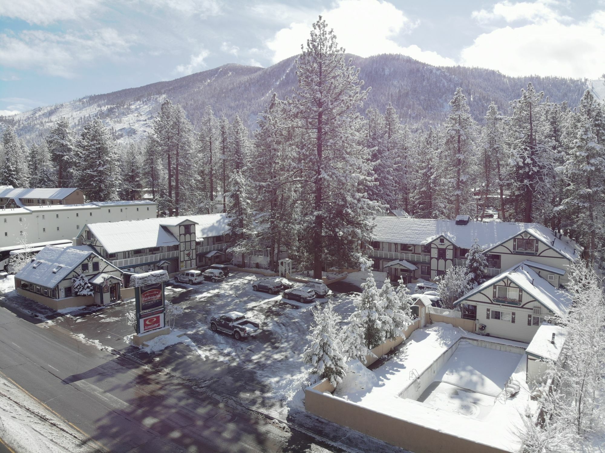 Econo Lodge Inn & Suites Heavenly Village Area South Lake Tahoe Exterior photo